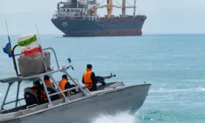 Nghị sĩ Iran đề xuất khóa eo biển Hormuz nếu Mỹ giúp Israel